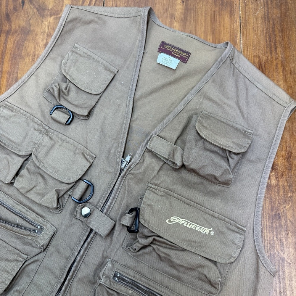 Pflueger Men's Medium Multi Pocket Fly Fishing Vest Zip Up Tan Khaki Shirt